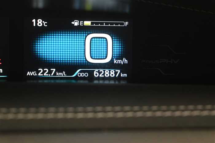 2019 Toyota Prius PHV DLA-ZVW52 (UW-69ad0008234d0)[26]