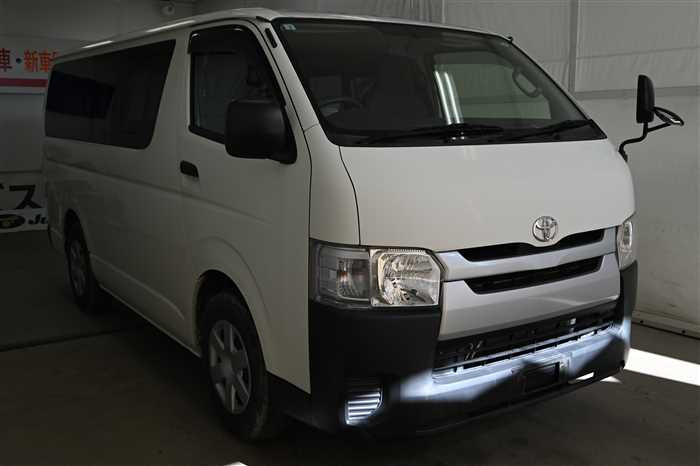 2018 Toyota Hiace Van CBF-TRH200V (UW-694660e7ce58f)[2]