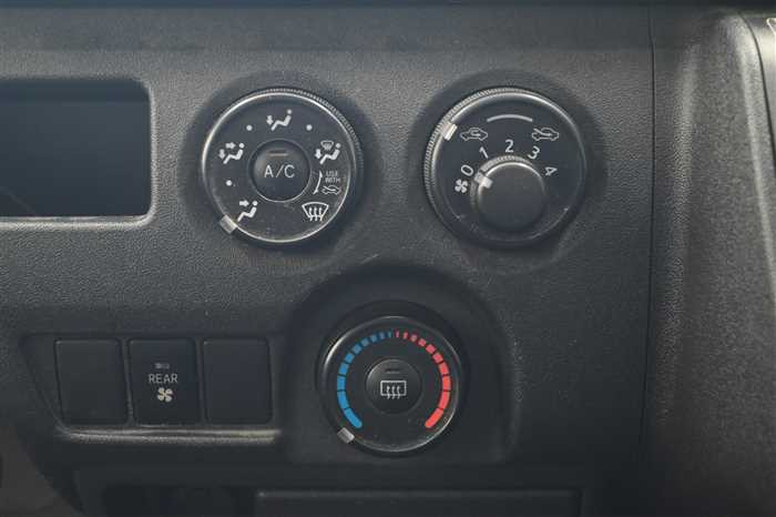 2018 Toyota Hiace Van CBF-TRH200V (UW-694660e7ce58f)[25]