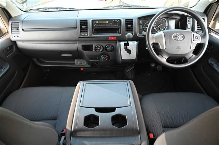 2020 Toyota Hiace Van QDF-GDH201V (UW-695e110485307)[16]