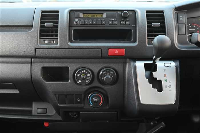 2020 Toyota Hiace Van QDF-GDH201V (UW-695e110485307)[18]