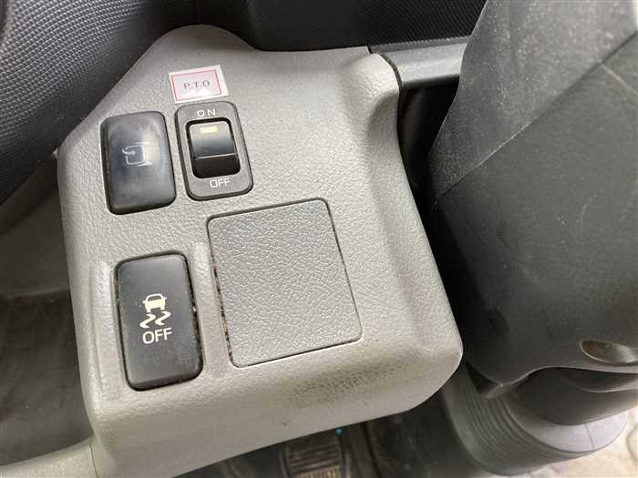 2017 Hino DUTRO TKG-XZU710M (UW-69b27931c32e4)[23]