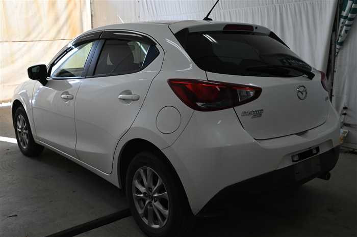 2015 Mazda Demio LDA-DJ5AS (UW-694660e97efba)[3]