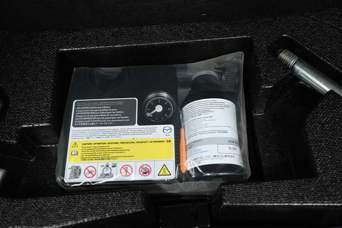 2015 Mazda Demio LDA-DJ5AS (UW-694660e97efba)[11]