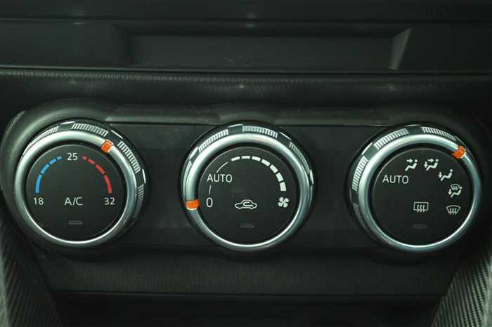 2015 Mazda Demio LDA-DJ5AS (UW-694660e97efba)[19]