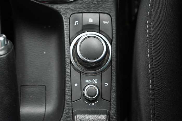 2015 Mazda Demio LDA-DJ5AS (UW-694660e97efba)[21]