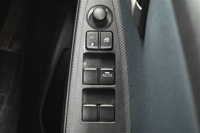 2015 Mazda Demio LDA-DJ5AS (UW-694660e97efba)[24]