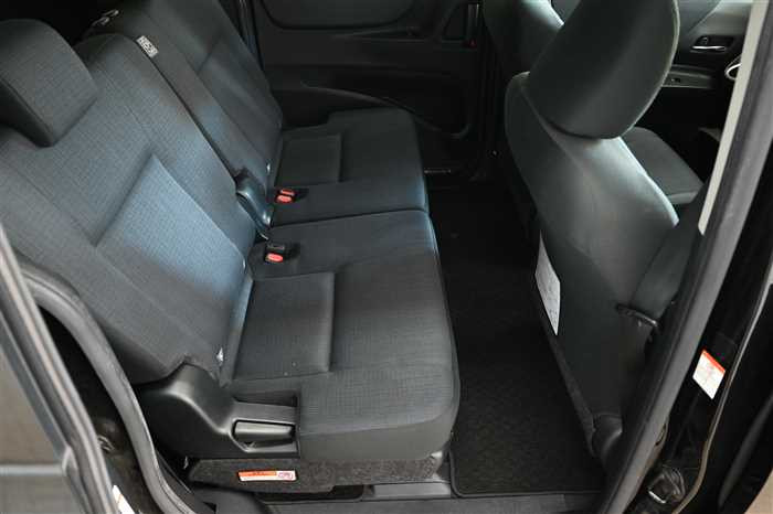 2018 Toyota Sienta DBA-NSP170G (UW-69ad001cac0b9)[9]