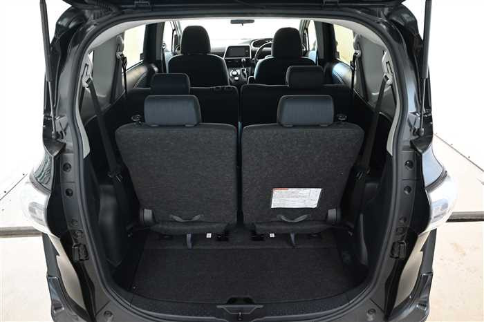 2018 Toyota Sienta DBA-NSP170G (UW-69ad001cac0b9)[10]