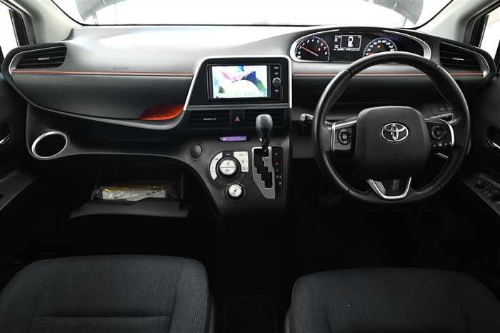 2018 Toyota Sienta DBA-NSP170G (UW-69ad001cac0b9)[16]