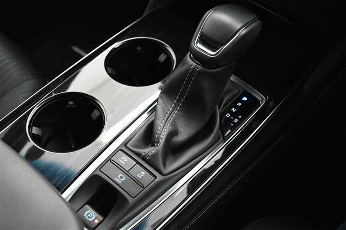 2019 Toyota Crown Hybrid 6AA-AZSH20 (UW-695e1105a3638)[21]