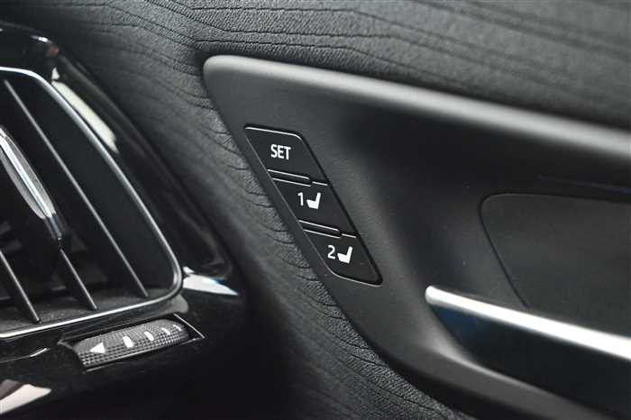 2019 Toyota Crown Hybrid 6AA-AZSH20 (UW-695e1105a3638)[25]