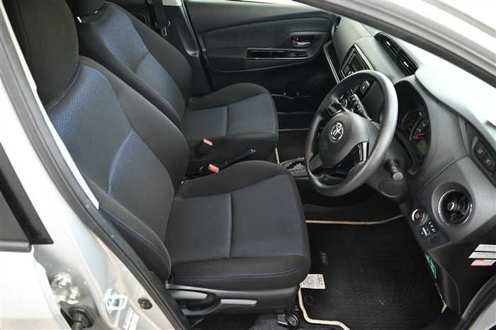 2016 Toyota Vitz DBA-KSP130 (UW-6942691eb0df9)[10]