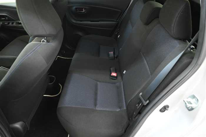 2016 Toyota Vitz DBA-KSP130 (UW-6942691eb0df9)[14]