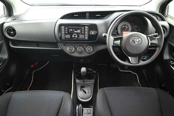 2016 Toyota Vitz DBA-KSP130 (UW-6942691eb0df9)[16]