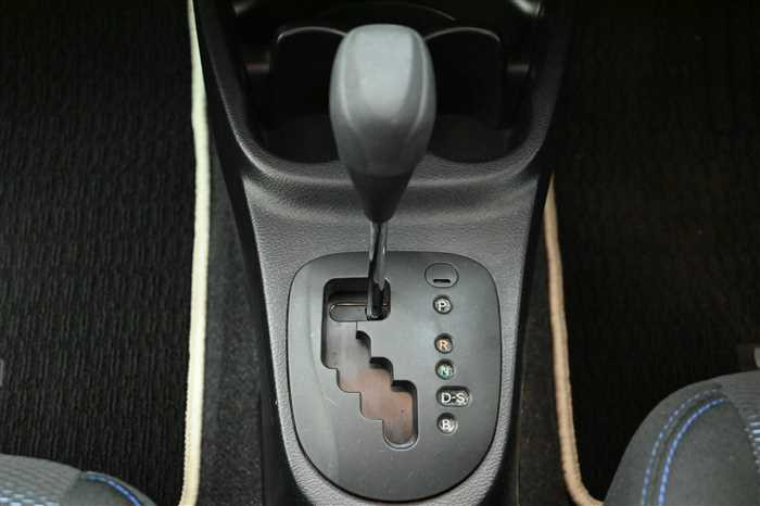 2016 Toyota Vitz DBA-KSP130 (UW-6942691eb0df9)[20]