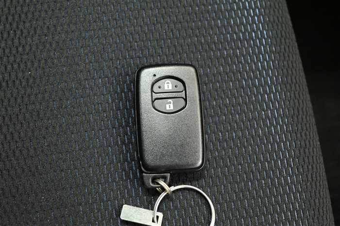 2016 Toyota Vitz DBA-KSP130 (UW-6942691eb0df9)[25]