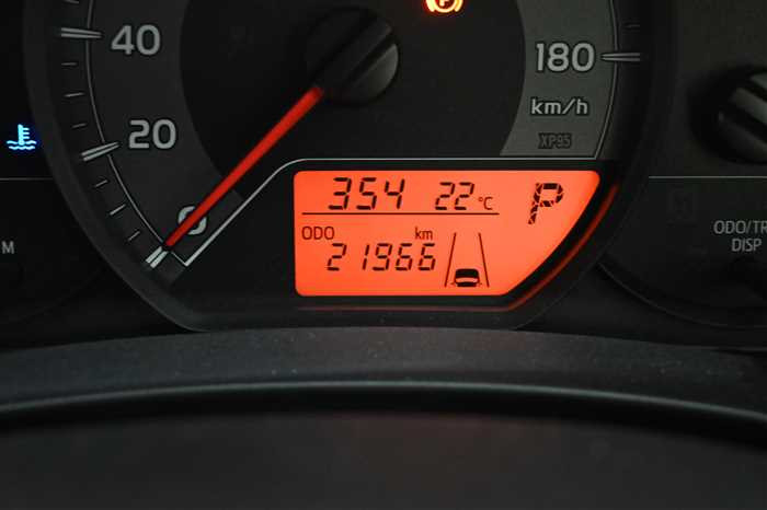 2016 Toyota Vitz DBA-KSP130 (UW-6942691eb0df9)[27]