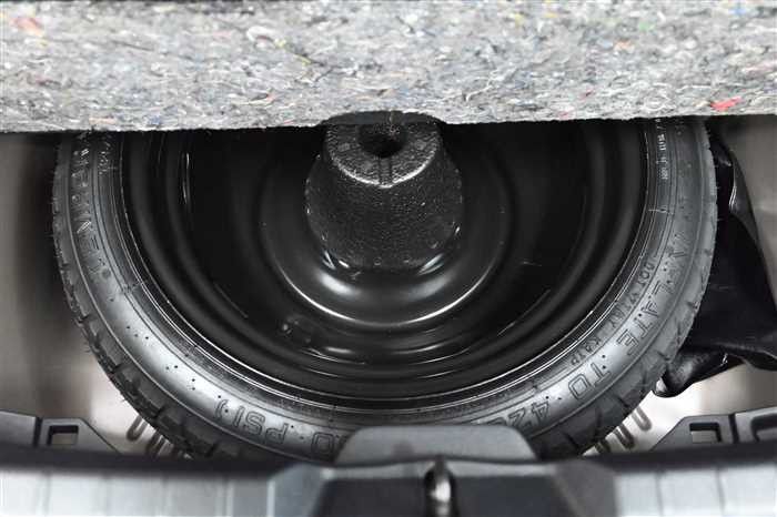 2018 Toyota Vitz DBA-NSP130 (UW-695cb8f5d99bd)[11]