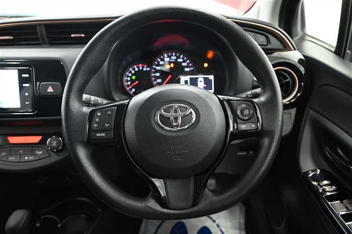 2018 Toyota Vitz DBA-NSP130 (UW-695cb8f5d99bd)[16]