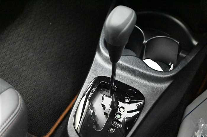 2018 Toyota Vitz DBA-NSP130 (UW-695cb8f5d99bd)[21]