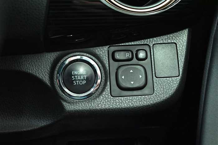 2018 Toyota Vitz DBA-NSP130 (UW-695cb8f5d99bd)[23]