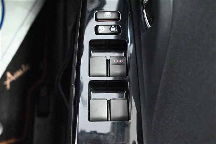 2018 Toyota Vitz DBA-NSP130 (UW-695cb8f5d99bd)[24]