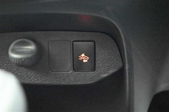 2018 Toyota Vitz DBA-NSP130 (UW-695cb8f5d99bd)[26]