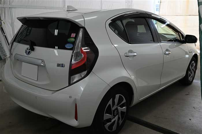 2019 Toyota Aqua DAA-NHP10 (UW-69771e2bdbd8c)[1]