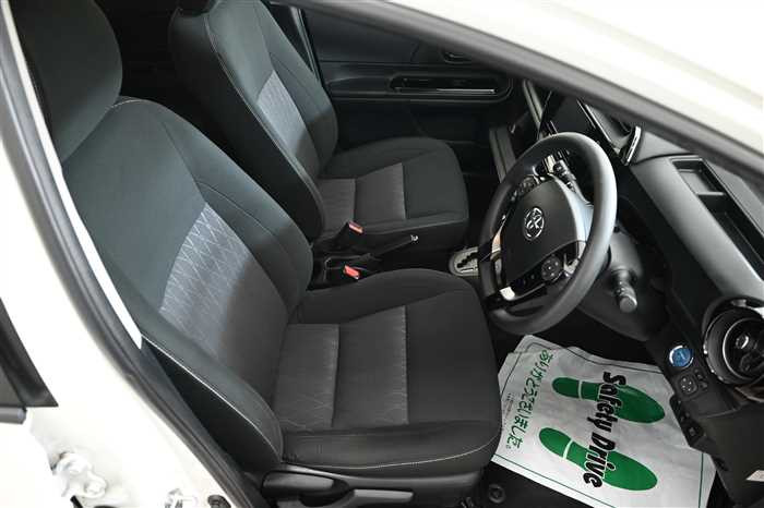 2019 Toyota Aqua DAA-NHP10 (UW-69771e2bdbd8c)[8]