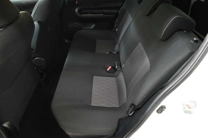 2019 Toyota Aqua DAA-NHP10 (UW-69771e2bdbd8c)[12]