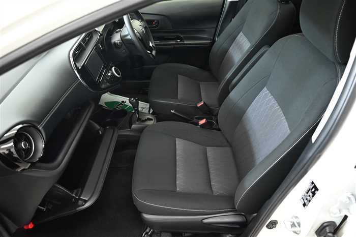 2019 Toyota Aqua DAA-NHP10 (UW-69771e2bdbd8c)[13]