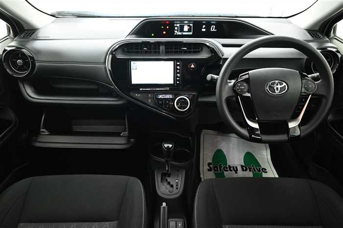 2019 Toyota Aqua DAA-NHP10 (UW-69771e2bdbd8c)[14]