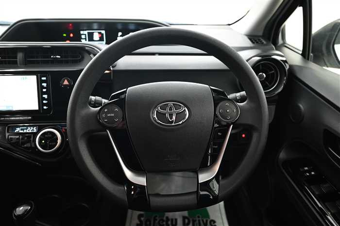 2019 Toyota Aqua DAA-NHP10 (UW-69771e2bdbd8c)[15]