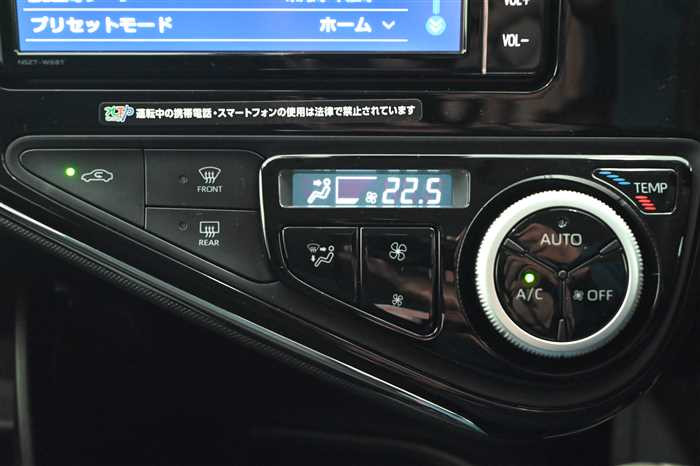 2019 Toyota Aqua DAA-NHP10 (UW-69771e2bdbd8c)[21]