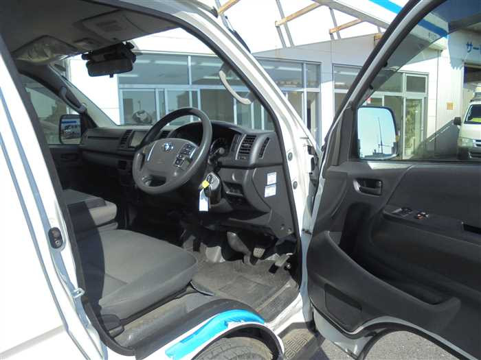 2021 Toyota Hiace Van TRH200K (UW-69771e2bab12c)[8]