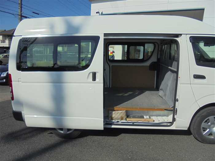 2021 Toyota Hiace Van TRH200K (UW-69771e2bab12c)[9]