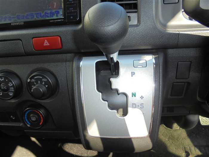 2021 Toyota Hiace Van TRH200K (UW-69771e2bab12c)[24]