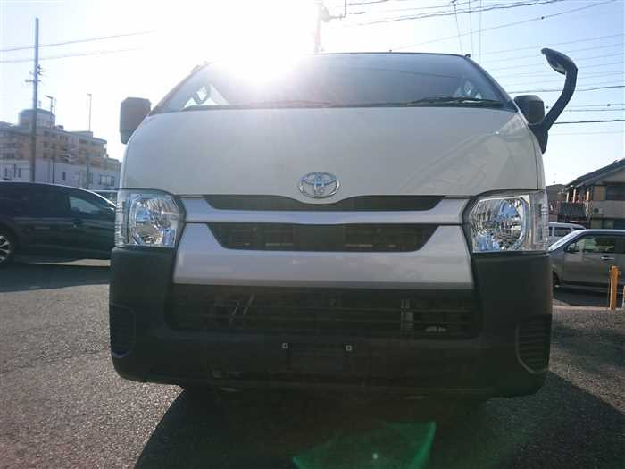 2022 Toyota Hiace Van TRH200V (UW-69ad0013cf369)[4]