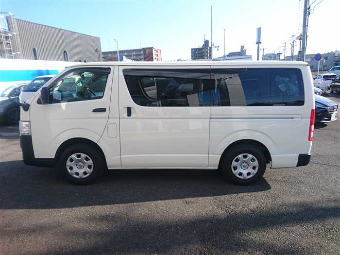 2022 Toyota Hiace Van TRH200V (UW-69ad0013cf369)[6]