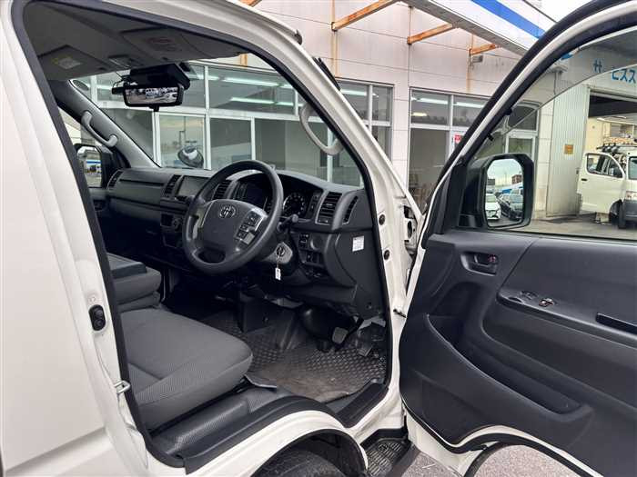 2022 Toyota Hiace Van TRH200V (UW-69ad0013cf369)[8]