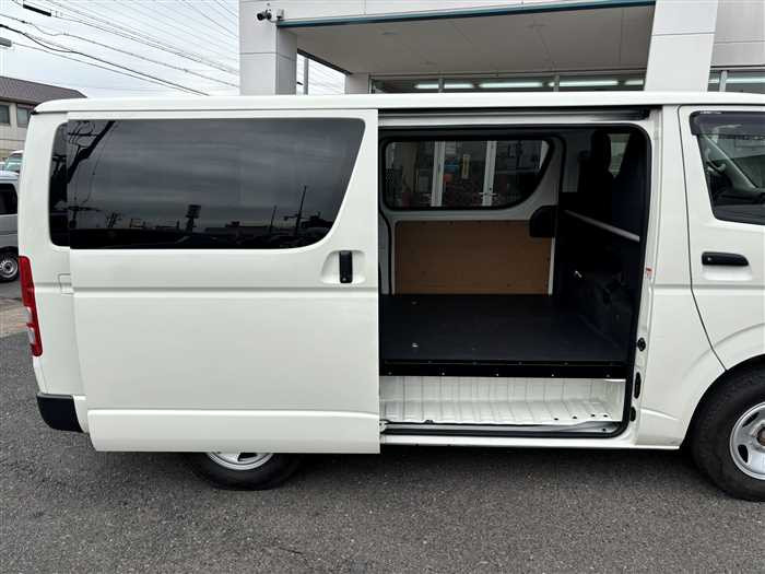 2022 Toyota Hiace Van TRH200V (UW-69ad0013cf369)[9]