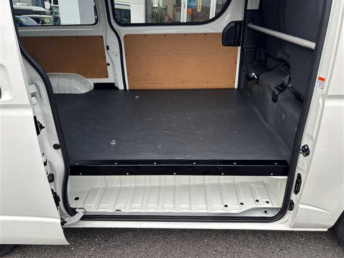 2022 Toyota Hiace Van TRH200V (UW-69ad0013cf369)[10]