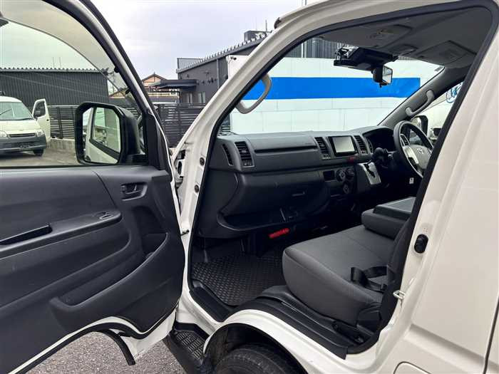 2022 Toyota Hiace Van TRH200V (UW-69ad0013cf369)[11]