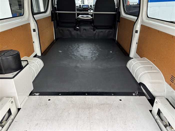 2022 Toyota Hiace Van TRH200V (UW-69ad0013cf369)[18]