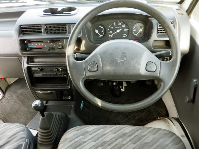 2001 Daihatsu Hijet Truck S210P (UW-694defff2b70e)[4]