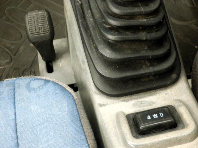 1999 Mitsubishi Minicab Truck U62T (UW-694cb7161572d)[14]