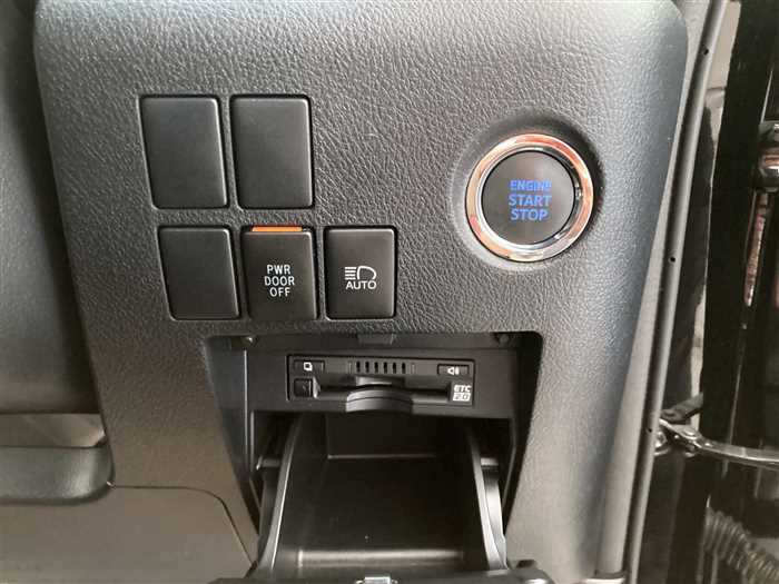 2022 Toyota Alphard 3BA-AGH30W (UW-6981ac4b46f76)[19]