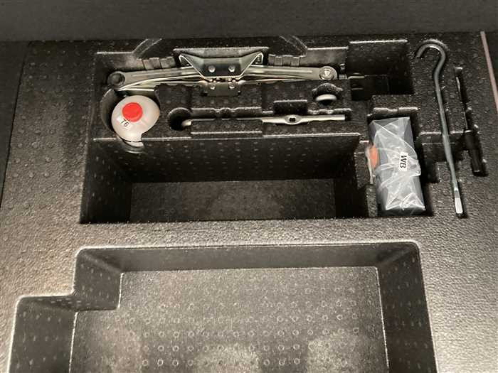 2017 Honda VEZEL DBA-RU1 (UW-694cf607de3cc)[12]