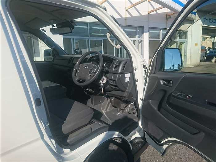 2020 Toyota Hiace Van TRH200V (UW-69ad000753cb0)[8]